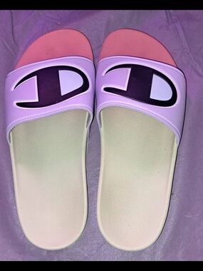 Champion Women's Size 9 Sandals!!!